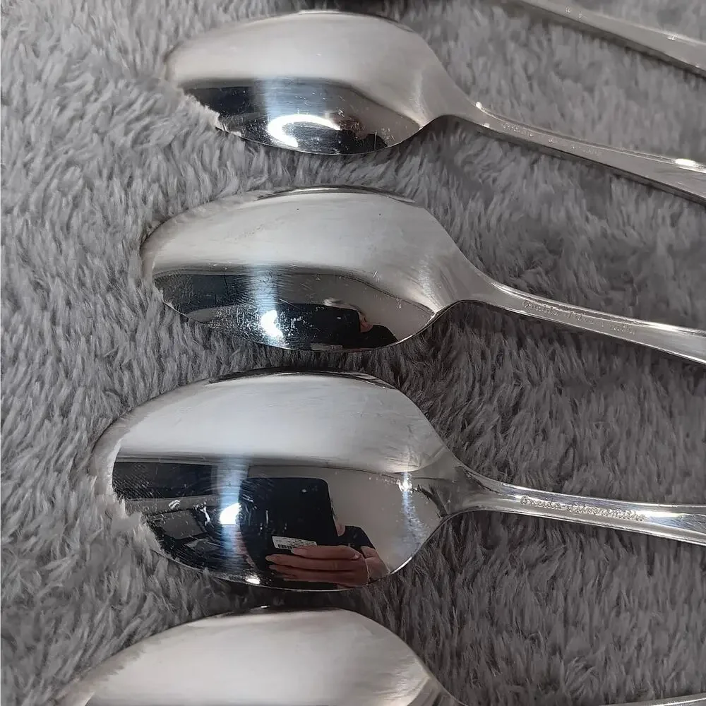 Set of 8 Oneida Silversmiths Silver Plate Clairhill-Fairhill Teaspoons